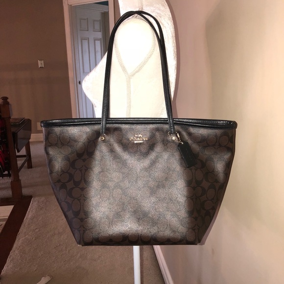 Classic Coach Tote - Picture 5 of 7